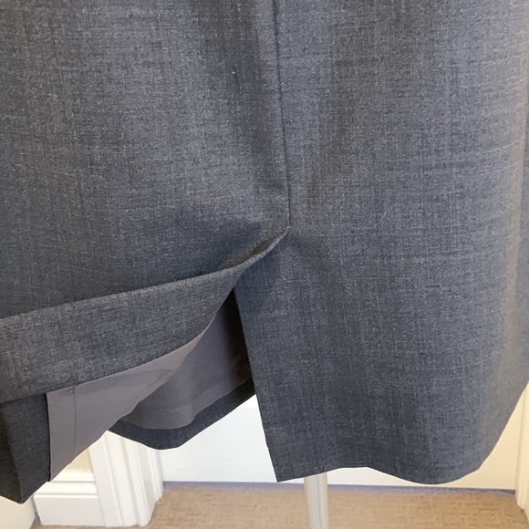 CHARCOAL GRAY KNEE LENGTH PENCIL SKIRT, STRETCH WOOL BLEND, 4P PETITES / JONES - Picture 2 of 5